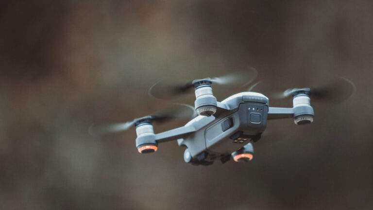 Como funcionam os drones e o que considerar antes de comprar um? Como funcionam os drones e o que considerar antes de comprar um?