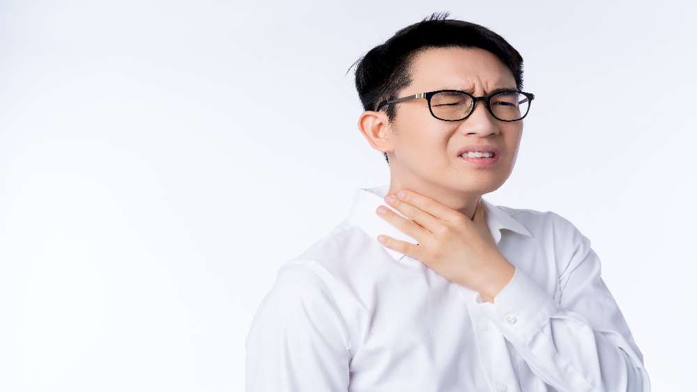 Dor de garganta: entenda a relação com a saúde bucal