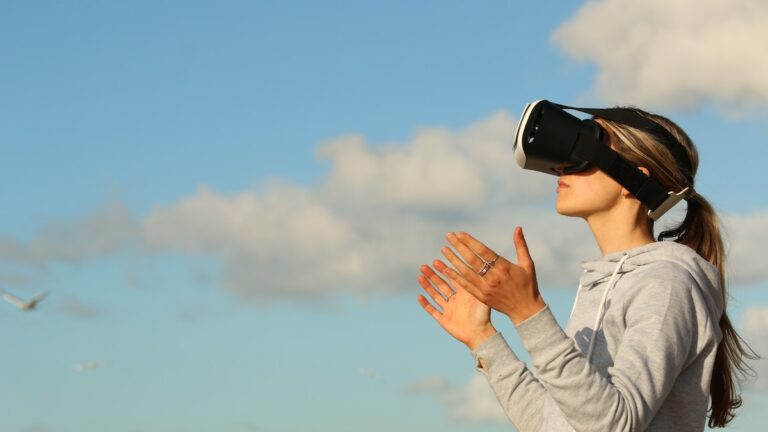 Realidade Virtual e Vídeos Imersivos: A Fusão de Tecnologia e Entretenimento nas Plataformas de Vídeo